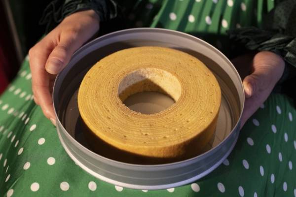 テアトルシネマグループ限定、フィルム缶デザインパッケージのバウムクーヘン＆オリジナルビール販売