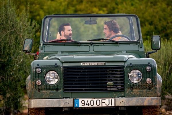 ニコラス・ケイジ×ペドロ・パスカル、絶妙コンビネーションで追っ手を撃退『マッシブ・タレント』本編映像