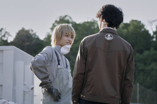 奥平大兼、横浜流星は「改めてすごい先輩」『ヴィレッジ』その場の空気を一瞬で変える“後輩”役に