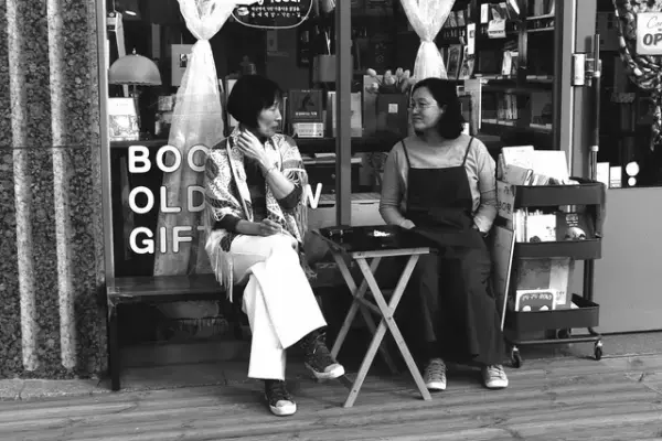 キム・ミニ×イ・ヘヨンが友愛と連帯の物語紡ぐ、ホン・サンス監督作『小説家の映画』6月公開