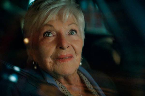 『パリタクシー』マダムの過去に一体何が!? 女性たちが押し寄せた裁判シーン解禁