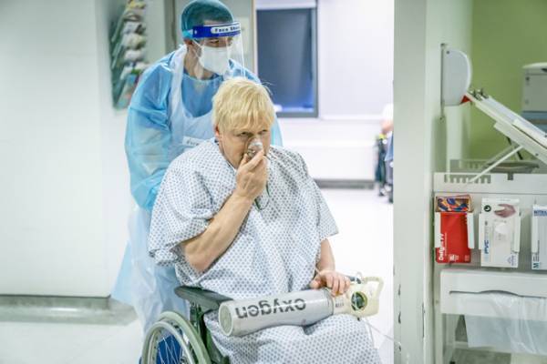 ケネス・ブラナー、特殊メイクでコロナ禍の英首相になりきる「This イングランド」