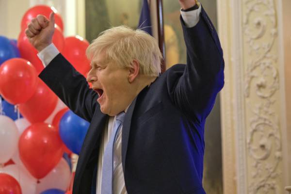 ケネス・ブラナー、特殊メイクでコロナ禍の英首相になりきる「This イングランド」