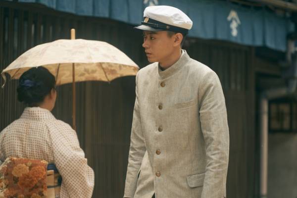 菅田将暉「多面的なんでしょうね」宮沢賢治の7つの顔を体現『銀河鉄道の父』場面写真