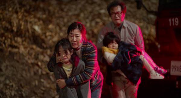 『パラサイト』『高速道路家族』…予想外の展開に目が離せない韓国映画3選