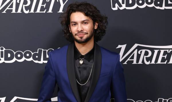 DC映画初のラテン系スーパーヒーローが活躍！『ブルービートル』予告編が公開