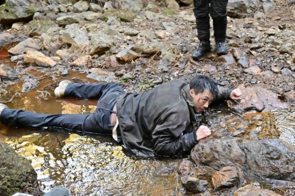 過酷な撮影の合間に笑顔も　竹内涼真主演「君と世界が終わる日に」S4メイキング映像