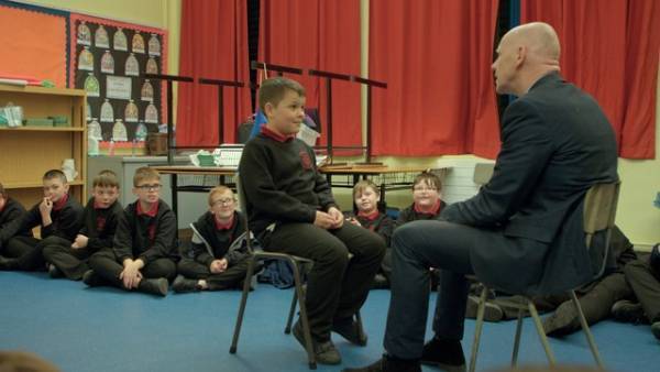 憎しみの連鎖を断ち切る哲学授業が始まる『ぼくたちの哲学教室』予告編