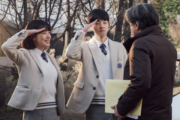 チェ・ミンシクと共演の新鋭キム・ドンフィ、『不思議の国の数学者』は「人間くさい映画」