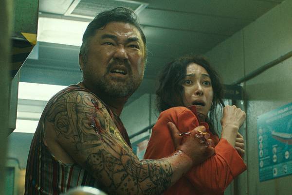 『オオカミ狩り』「強烈」「最上級の映画」キャストたちが語るインタビュー＆メイキング映像