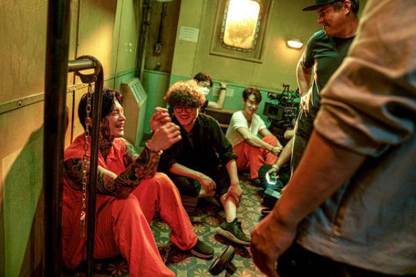 『オオカミ狩り』「強烈」「最上級の映画」キャストたちが語るインタビュー＆メイキング映像