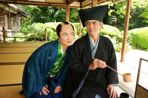 神木隆之介“巻き込まれ系プリンス”、借金返済に挑む『大名倒産』場面写真