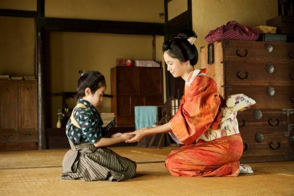 神木隆之介“巻き込まれ系プリンス”、借金返済に挑む『大名倒産』場面写真
