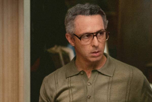 アン・ハサウェイ＆ジェレミー・ストロング、複雑な愛情の形語る『アルマゲドン・タイム』インタビュー映像