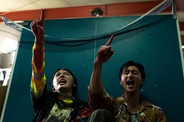 ちさと＆まひろvs殺し屋兄弟、圧巻の銃撃バトル『ベイビーわるきゅーれ 2ベイビー』本編映像