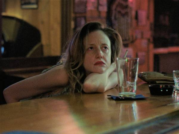 アンドレア・ライズボローの演技をハリウッド俳優も絶賛『To Leslie トゥ・レスリー』予告編