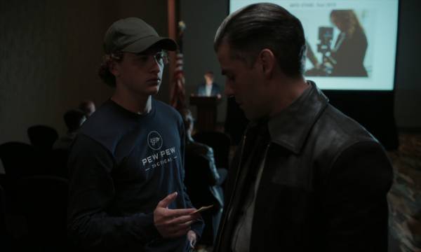 ギャンブラーの過去に何が…オスカー・アイザック主演『カード・カウンター』日本版予告＆場面写真