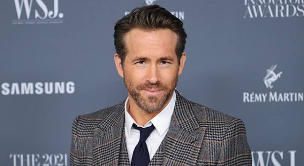 ライアン・レイノルズ、親友ヒュー・ジャックマンは「野獣」「自分の身体に夢中」