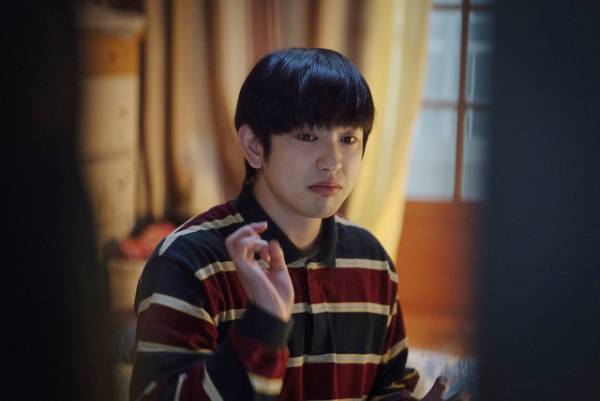 パク・ジニョン、入隊前の主演作『聖なる復讐者』一人二役に挑戦した場面写真解禁