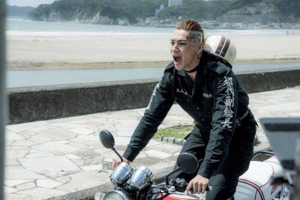 東卍結成メンバーの青春！ 海岸線ツーリング映像公開『東京リベンジャーズ2』