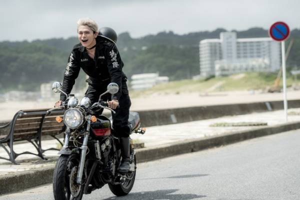 東卍結成メンバーの青春！ 海岸線ツーリング映像公開『東京リベンジャーズ2』