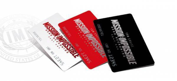 トム・クルーズ、バイクで飛ぶ！『ミッション：インポッシブル／デッドレコニング PART ONE』日本版ポスター