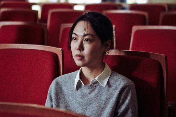 キム・ミニ「カメラの前ではより自然に」映画館が似合う場面写真も『小説家の映画』