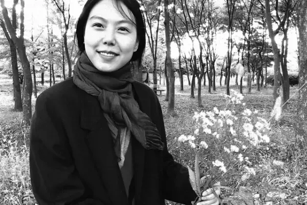 キム・ミニ「カメラの前ではより自然に」映画館が似合う場面写真も『小説家の映画』