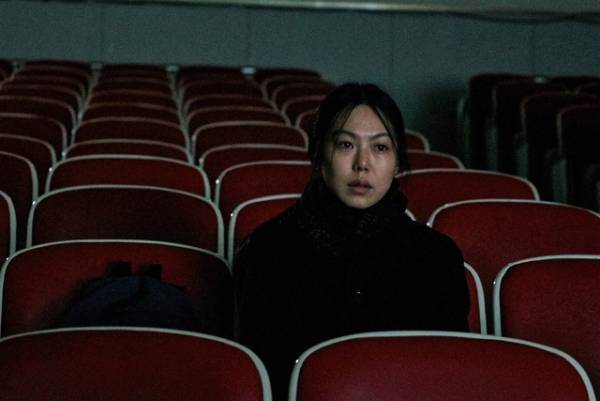 キム・ミニ「カメラの前ではより自然に」映画館が似合う場面写真も『小説家の映画』