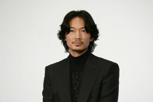 岡田准一＆綾野剛、互いを称え合う「いい役者さん」「ただただ幸せでした」