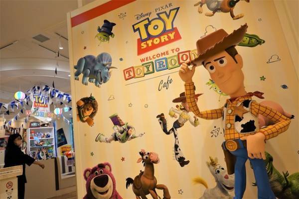 【ディズニー】おもちゃの部屋へようこそ！「トイ・ストーリー」スペシャルカフェが東京・大阪・名古屋の三大都市に期間限定オープン