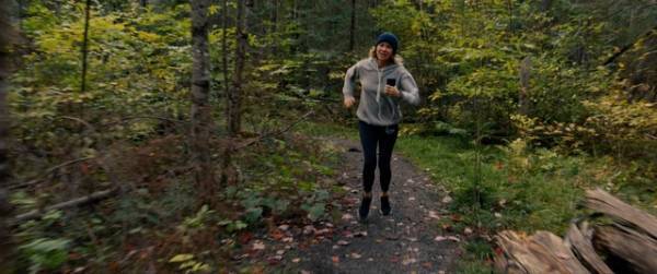 ナオミ・ワッツ「走ることに助けられた」過酷な撮影ふり返る『デスパレート・ラン』特別映像