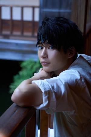 高橋一生＆飯豊まりえ＆長尾謙杜…『岸辺露伴 ルーヴルへ行く』メイキング＆オフショット一挙公開