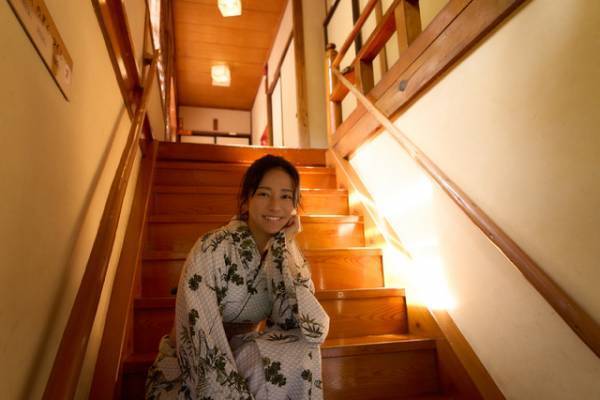 高橋一生＆飯豊まりえ＆長尾謙杜…『岸辺露伴 ルーヴルへ行く』メイキング＆オフショット一挙公開