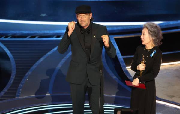 『コーダ』トロイ・コッツァー製作総指揮、アルジェリアの少女の再生物語『裸足になって』7月公開へ