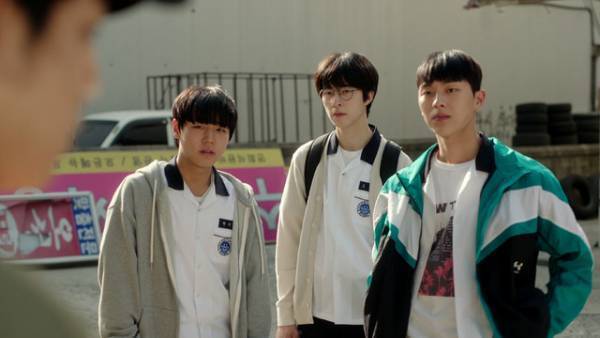 “学園版「D.P.」”の呼び声も！パク・ジフン主演「弱いヒーロー Class１」本予告