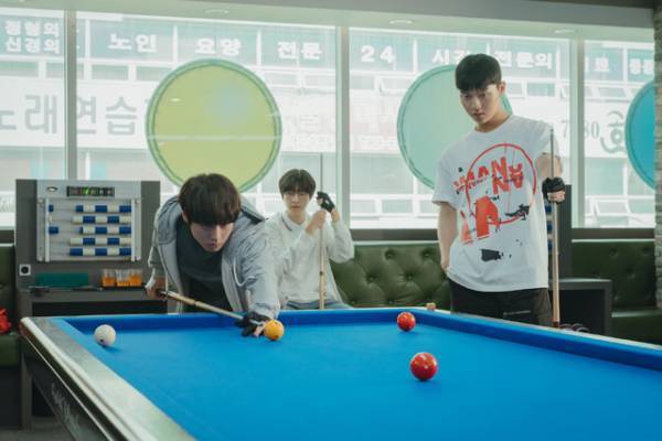 “学園版「D.P.」”の呼び声も！パク・ジフン主演「弱いヒーロー Class１」本予告