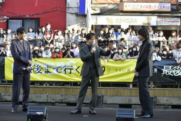 岡田准一「ひらパー兄さんの自信作」、綾野剛＆藤井道人監督と道頓堀に登場『最後まで行く』