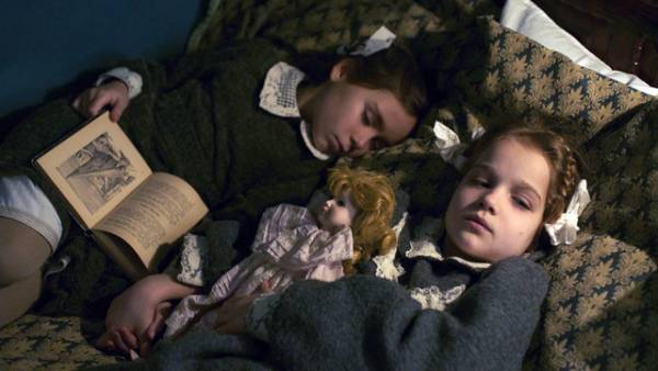 家族を襲う戦争の理不尽さ捉える『キャロル・オブ・ザ・ベル』シーン写真