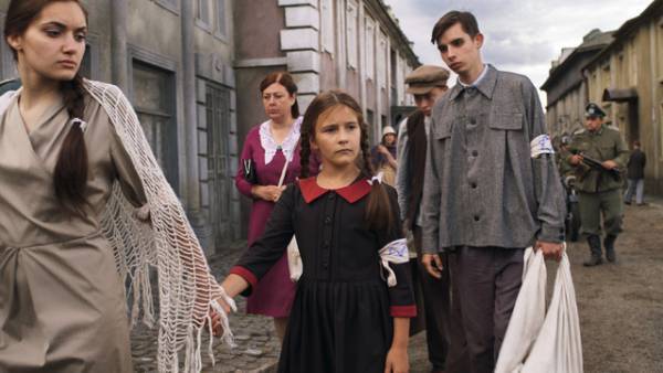 家族を襲う戦争の理不尽さ捉える『キャロル・オブ・ザ・ベル』シーン写真