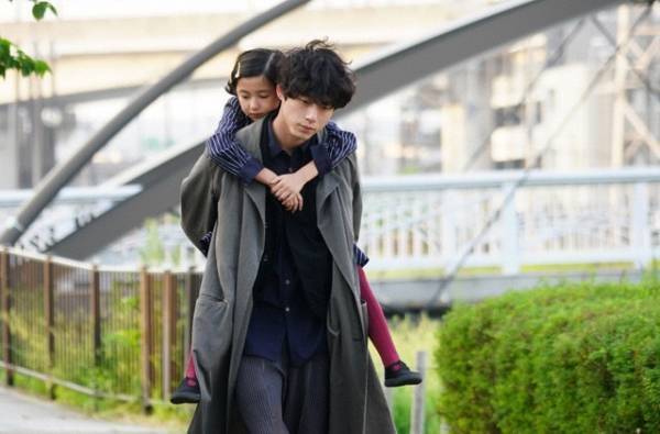 「Dr.チョコレート」第4話、白山乃愛“唯”をおんぶする坂口健太郎“Teacher”に「尊くて何度も観てしまう」の声