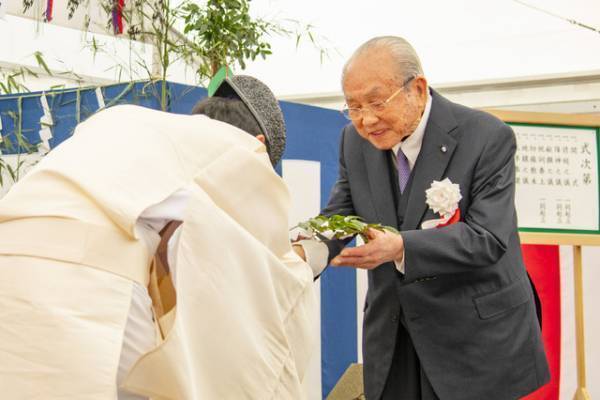 【ディズニー】約560億円で一新！新生「スペース・マウンテン」、2027年開業に向け起工式開催