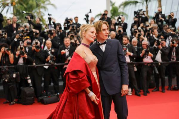 第76回カンヌ国際映画祭が開幕 レッドカーペットにユマ・サーマン親子、エル・ファニングら