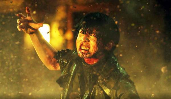 少女がサイキックパワーで敵を圧倒『THE WITCH／魔女　―増殖―』迫力の戦闘シーン