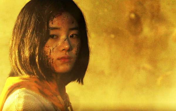 少女がサイキックパワーで敵を圧倒『THE WITCH／魔女　―増殖―』迫力の戦闘シーン