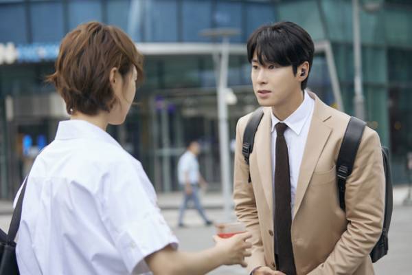 東方神起ユンホは「本当に情熱溢れる方」「私たちの人生レース」会見で監督＆キャストが絶賛