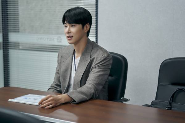 東方神起ユンホは「本当に情熱溢れる方」「私たちの人生レース」会見で監督＆キャストが絶賛