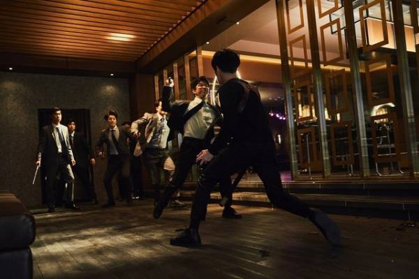 チャン・ヒョク、スタントなしで「淀みないアクション」目指す『THE KILLER／暗殺者』メイキング映像