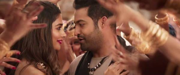 『RRR』NTR Jr.主演『アラヴィンダとヴィーラ』キレキレ＆ゴージャスなダンスシーン