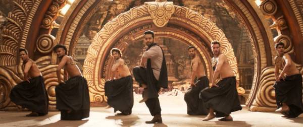 『RRR』NTR Jr.主演『アラヴィンダとヴィーラ』キレキレ＆ゴージャスなダンスシーン